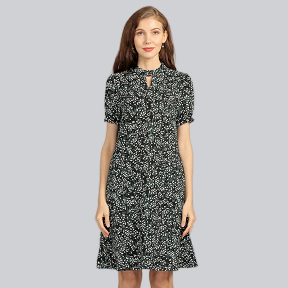 Pocket short sleeve straight over the knee A-line floral dress is slimming